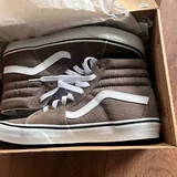 Рубашка-куртка Dickies, куртка Dickies, обувь Nike, кеды Vans 9
