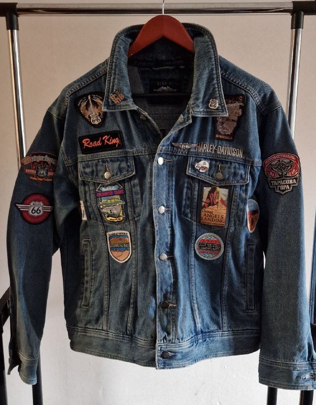 Кастомная мужская джинсовая куртка Harley-Davidson с нашивками