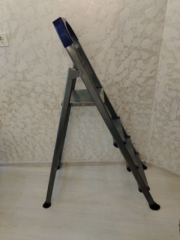 Стальная стремянка
