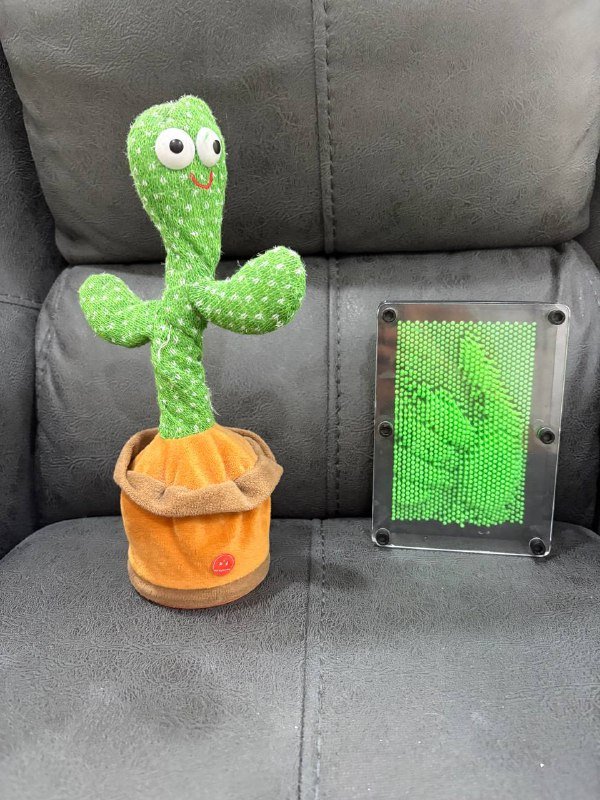 Игрушки: скейт, фигурка Йода, чемодан, плюшевые игрушки 4