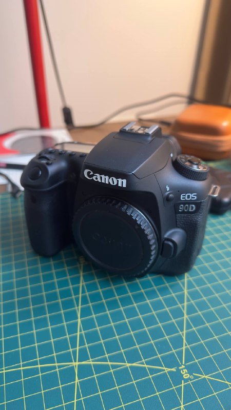 Canon 90D камера с китовым объективом и аксессуарами 4