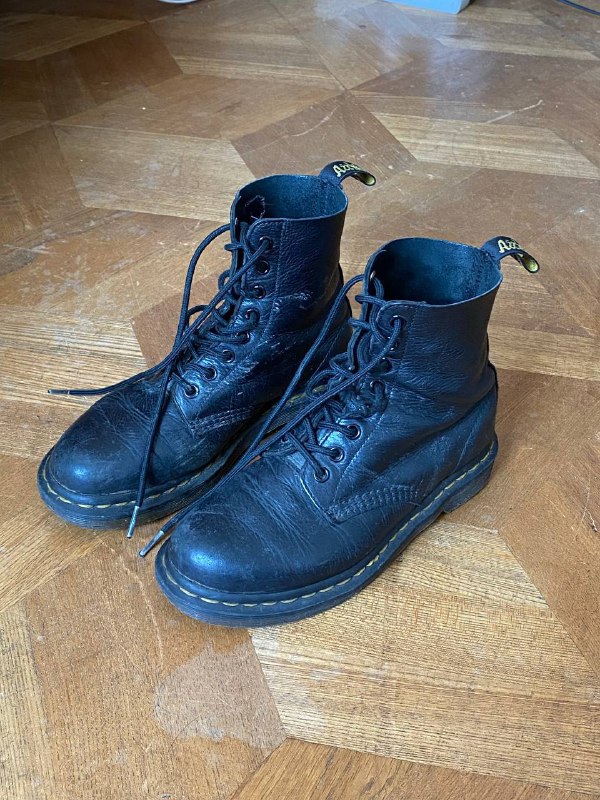 ботинки Dr Martens, сандалии на платформе, кроссовки Reebok, сапоги на каблуках