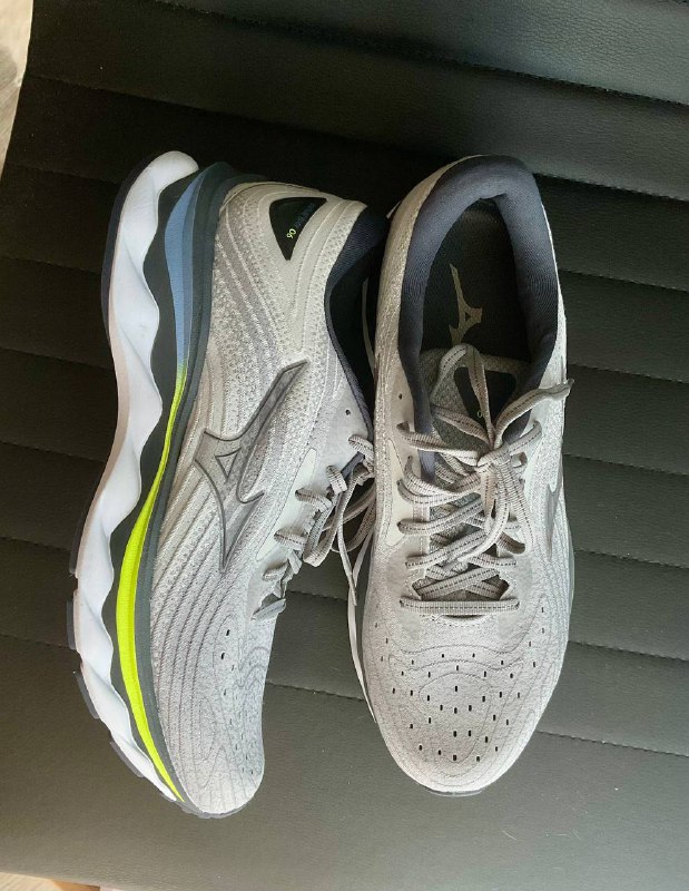 Новые беговые кроссовки Mezuno 42 размер 2