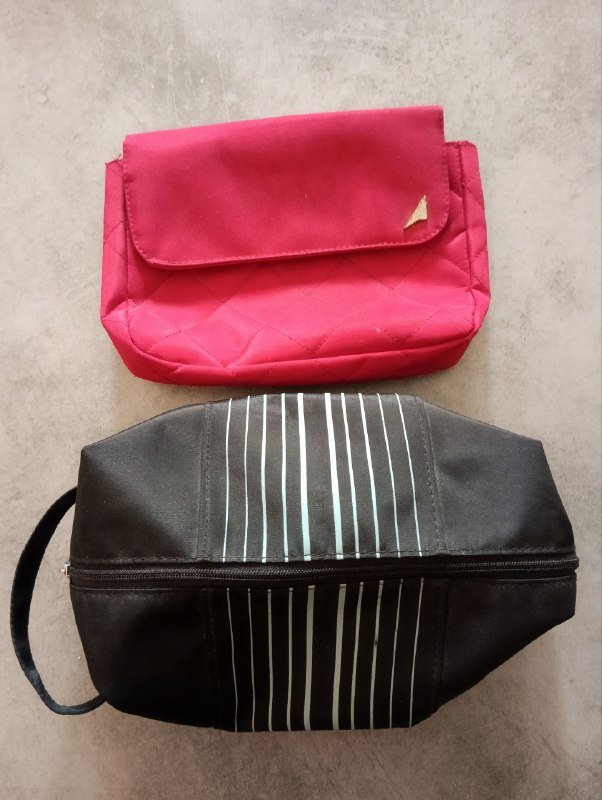 Косметички, адаптеры питания, кабели, зонтик, сумка, рюкзак, щетка и средство для обуви