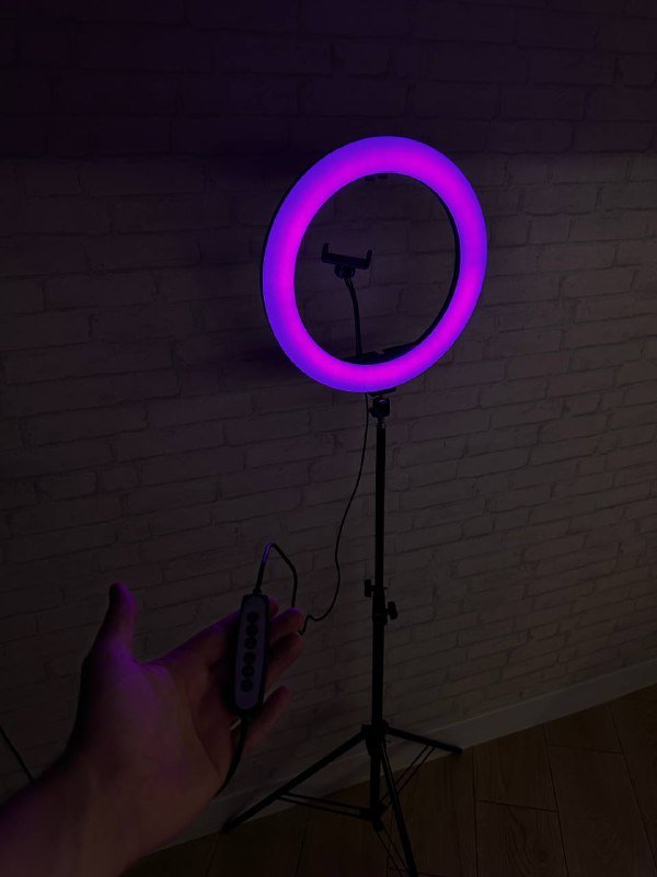 Кольцевая лампа RGB с пультом и креплением для телефона 3