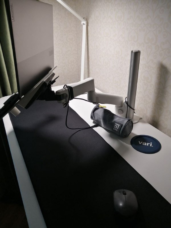 Электрический стол VARI с рабочим местом и аксессуарами 5