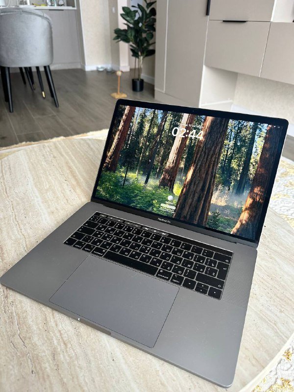 MacBook Pro 15 с Radeon pro 555x 257Гб