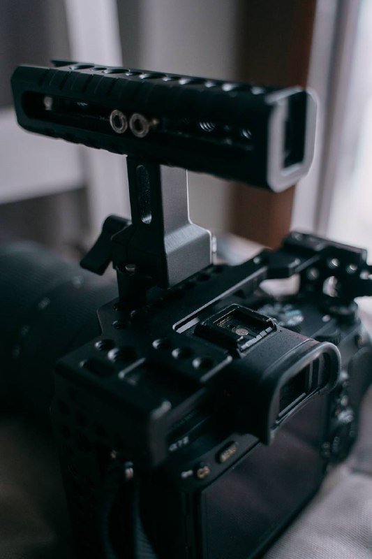 Радиомикрофон, экшен камера, объектив Samyang, клетка MagicRig 6