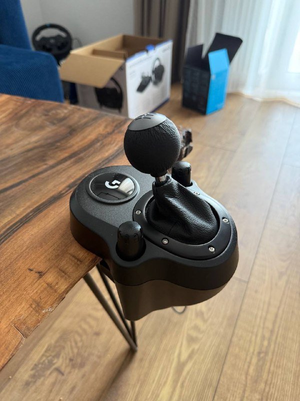 Руль Logitech G923 TRUEFORCE с педалями и рычагом КПП 2