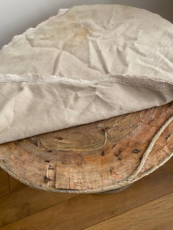 Винтажный столик, скатерка в подарок 2