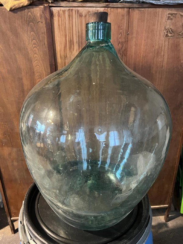 Ёлки, стеклянные бутыли, пластиковая ёмкость, комплект для ванной 4