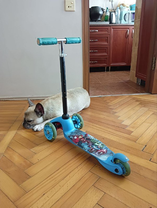 Самокат для малышей с светящимися колёсами