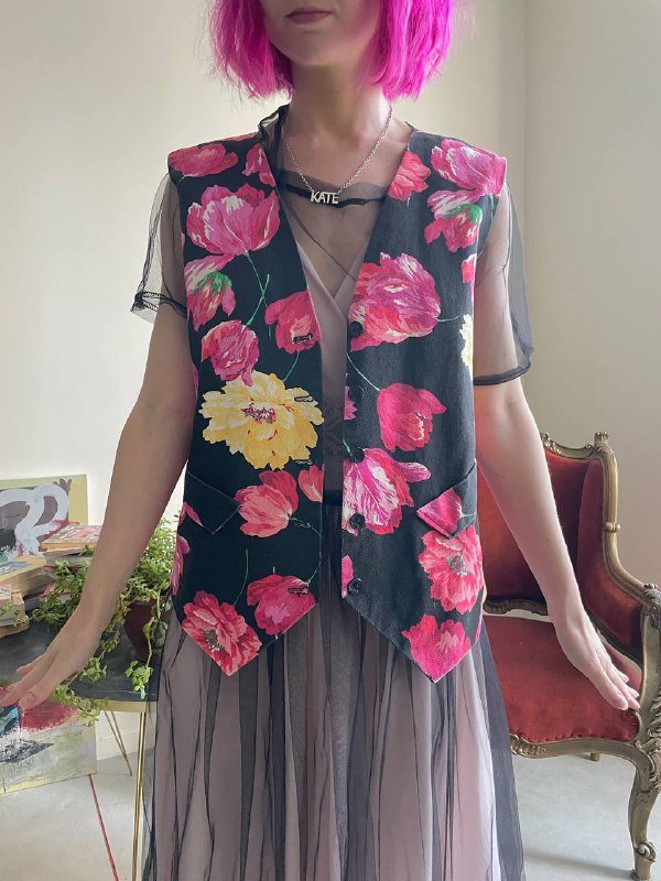 Прозрачное платье, жилетка в цветочек, курточка Adidas 90-х 3