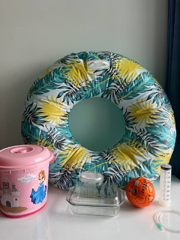 Компьютерный стол, Блендер Panasonic, Насос для велосипедов, Плавательный круг, Ведро, Форма для запекания, Мячик, Шприц 4