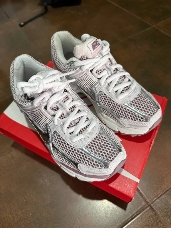 Женские кроссовки Nike Vomero 5 1