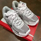 Женские кроссовки Nike Vomero 5 1