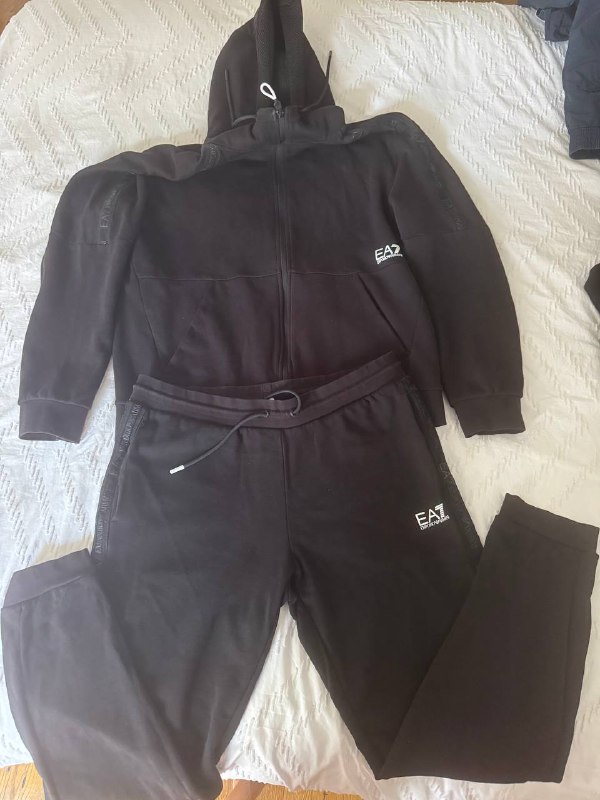 костюм Armani, костюм Hugo, футболки, кофта Nike, шорты