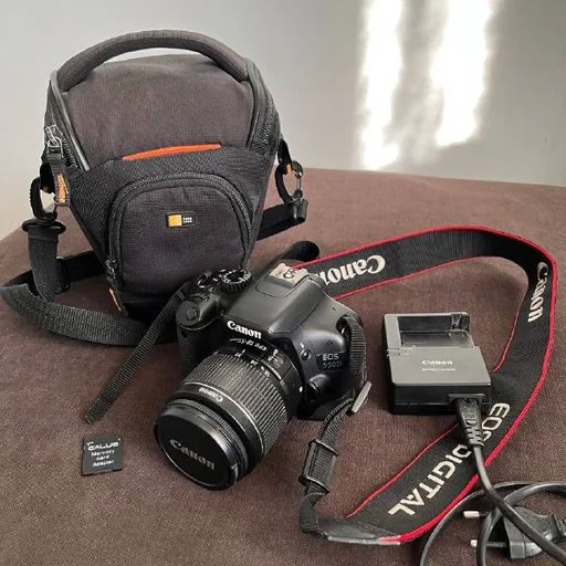Canon 550D, карта памяти 32 GB, чехол, зарядка