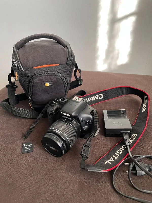 Canon 550D, карта памяти 32 GB, чехол, зарядка