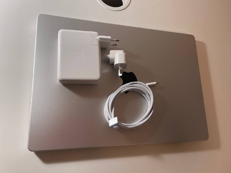 MacBook Pro 16’’ M4 24Gb 512 Gb