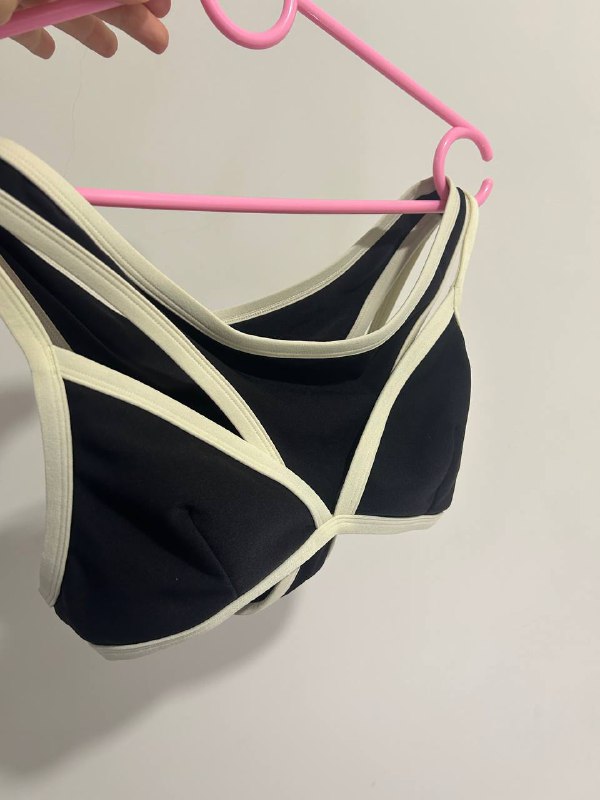 Куртка Lee, Купальник Oysho, Панамка Vans 4