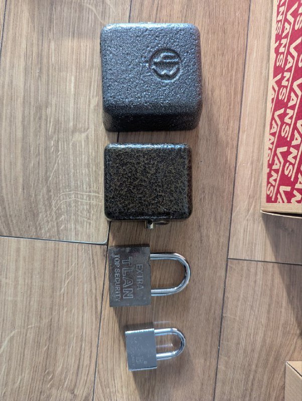 Большой, средний, накидной средний и маленький замки