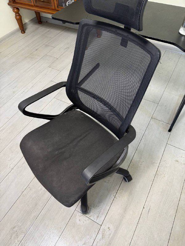 Стол, офисный стул, робот пылесос, подставка для ноутбука 6