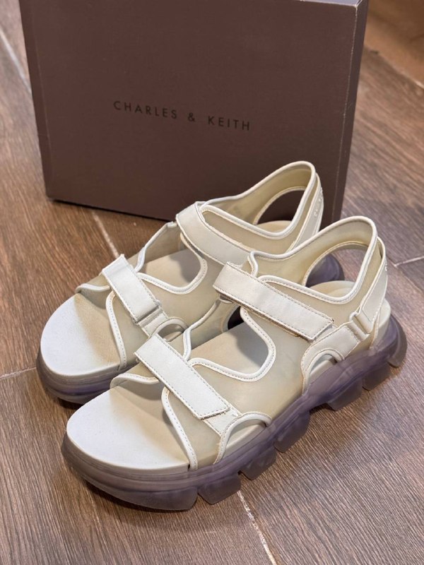 Босоножки Charles&Keith с прозрачной подошвой