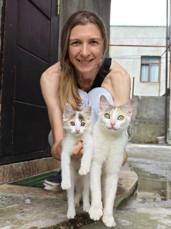 Кошка и котенок 1