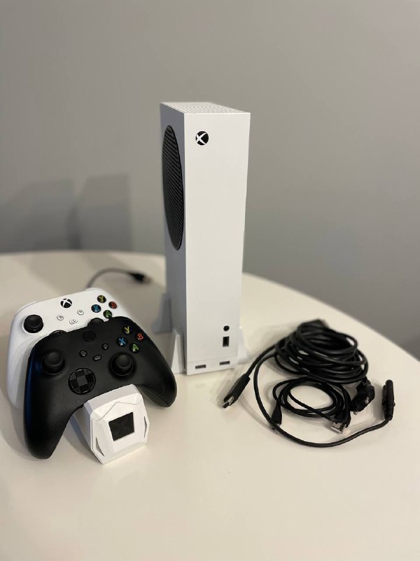 Xbox Series S 512 Гб, 2 геймпада, охлаждающая подставка