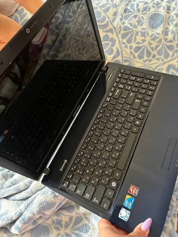 Ноутбук Samsung 1