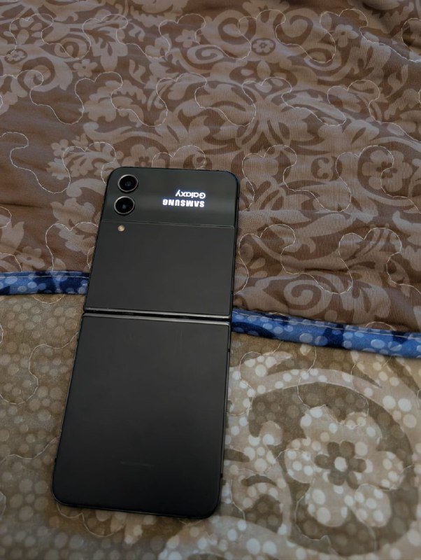 Samsung Galaxy Z Flip 4 2