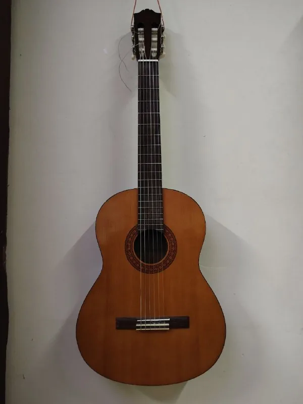Классическая гитара Yamaha C40 с чехлом 1