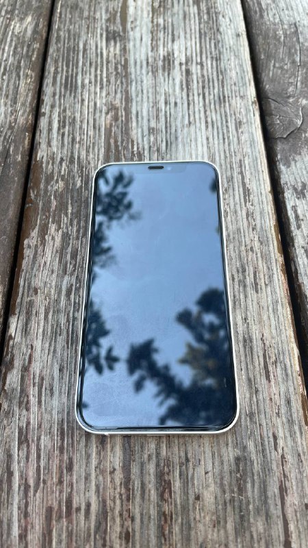 iPhone 12 64GB белый с чехлами и коробкой 2