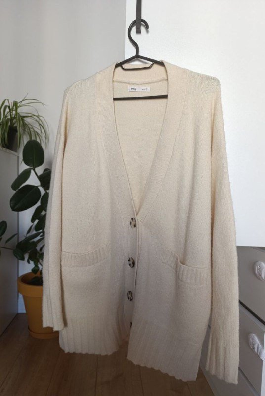 Укороченный свитер молочного цвета 5