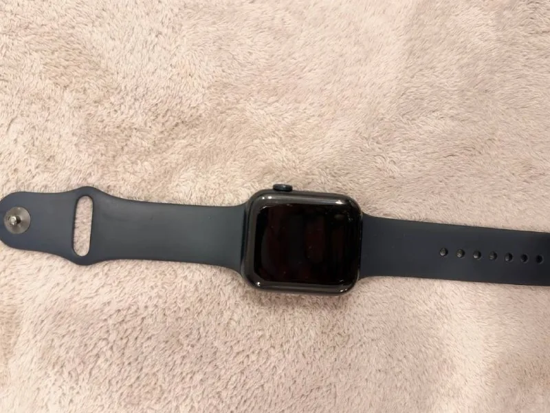 Apple Watch SE 2 44mm, Apple Watch 10 42mm 1