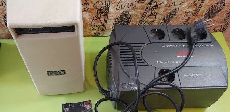 Блоки бесперебойного питания APC Back-UPS 525, Tripp-lite internet 700i