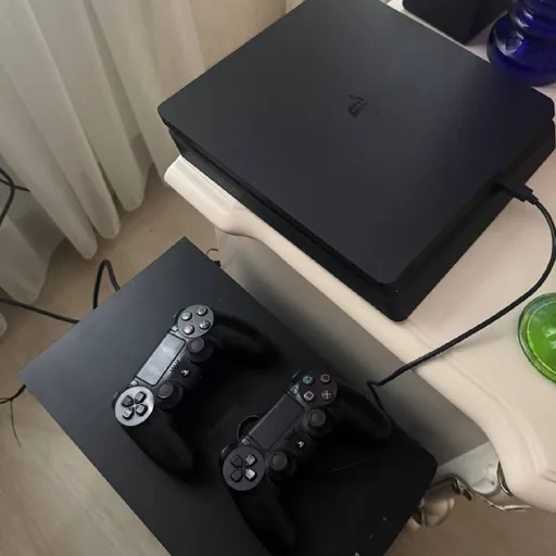 PS4 500GB, 2 джойстика