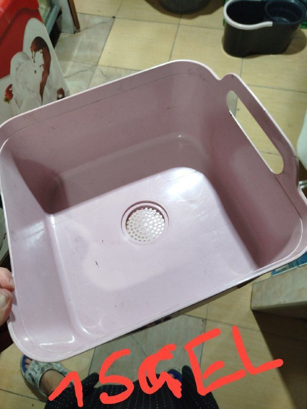 Форма для яиц пашот, пластиковый тазик, гирлянда, бутылка для масла, шапочки одноразовые, часы настенные, пицца-нож, полотенца, коробка для чайных пакетиков, таблетки эспрессо 2