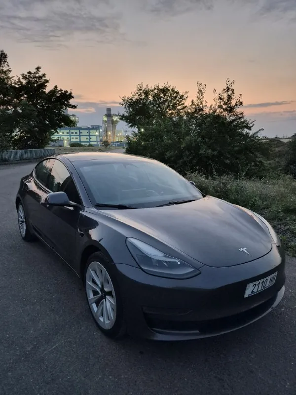 Tesla Model 3 1