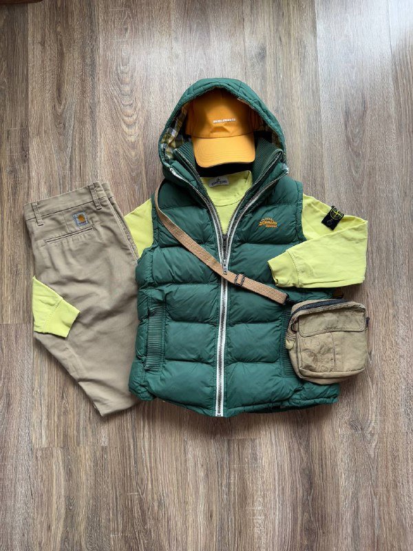 Свитшот Stone Island Junior, жилетка SuperDry, штаны Carhartt, кепка Белаз, мессенджер Kipling