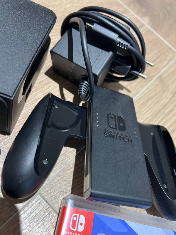 Nintendo Switch OLED Red/Blue с игрой Minecraft 4