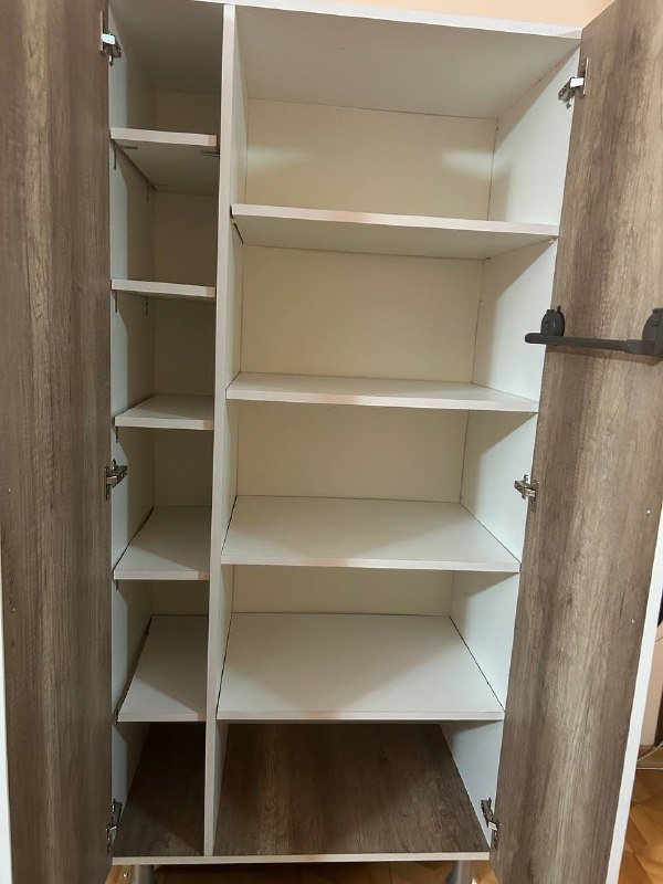 Шкаф с дверцами 2