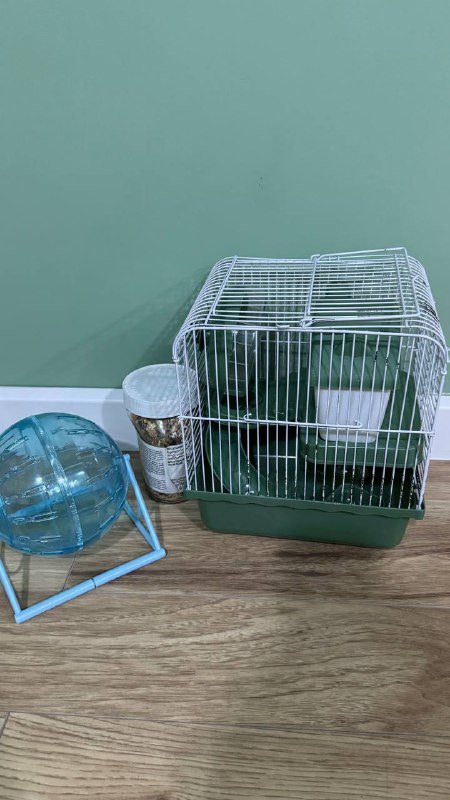 Клетка для хомяка с домиком, кормушкой, поилкой, колесом, кормом, тырсой