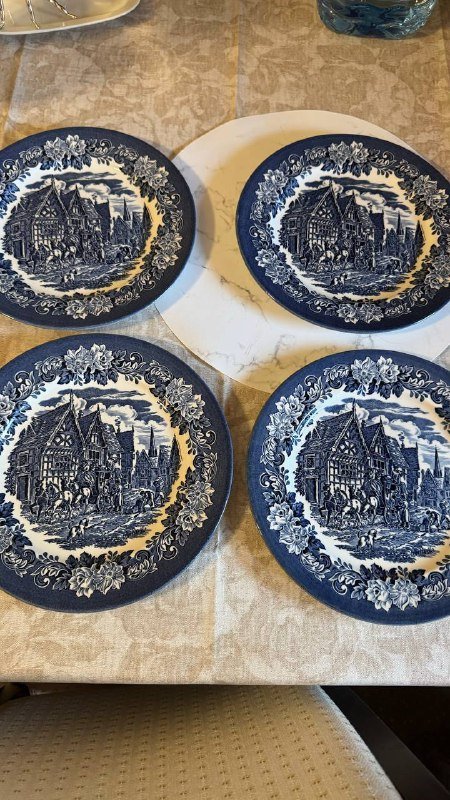 Набор тарелок