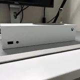 Xbox Series S, два геймпада, HDMI кабель 2