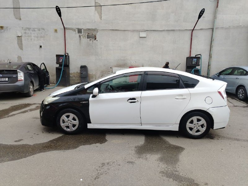 Toyota Prius 4