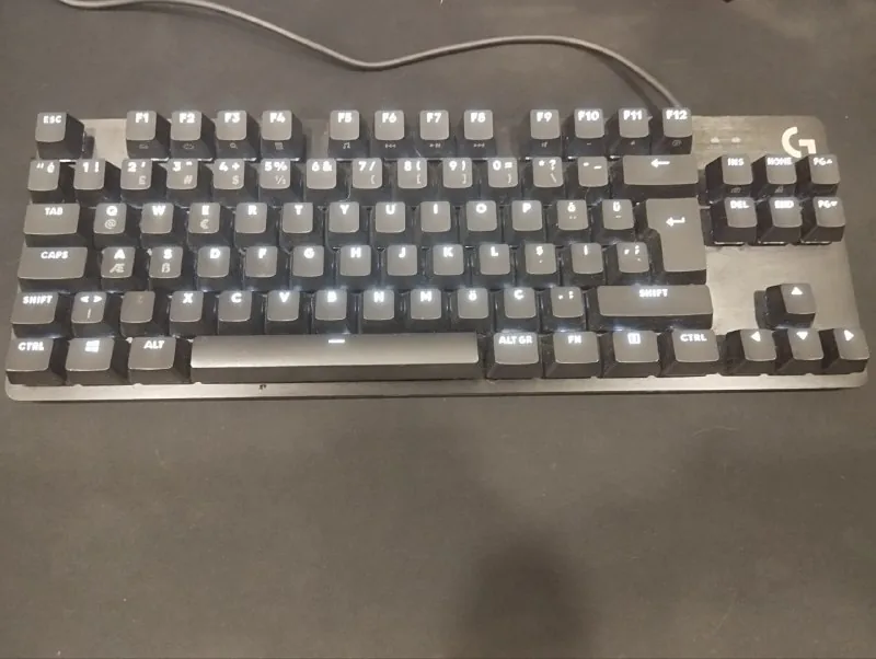 Logitech механическая клавиатура 1