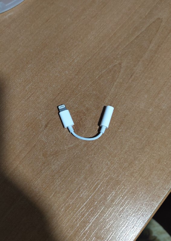 iPhone earphone connector