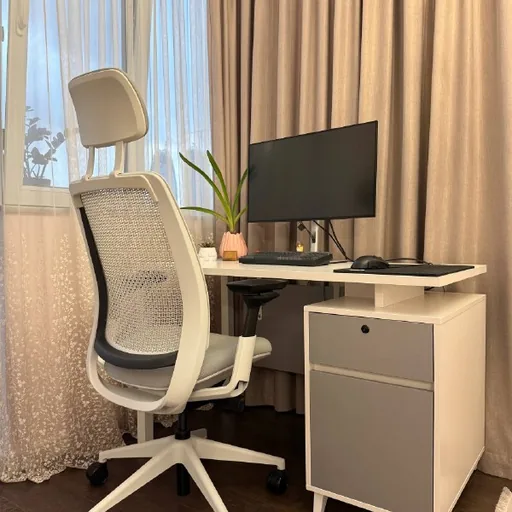 Стол, кресло Steelcase Series 2, монитор Dell UltraSharp 27, клавиатура Keychron K4